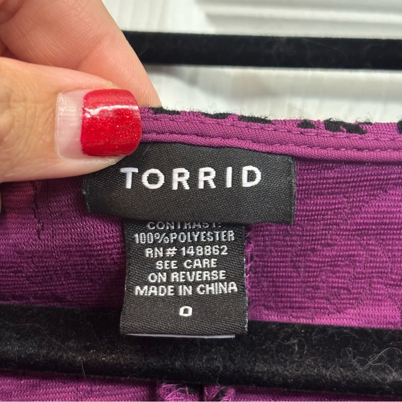 Torrid V-Neck Sleeveless Floral High Low Peplum Blouse Torrid Size 0, Purple EUC - Picture 7 of 15